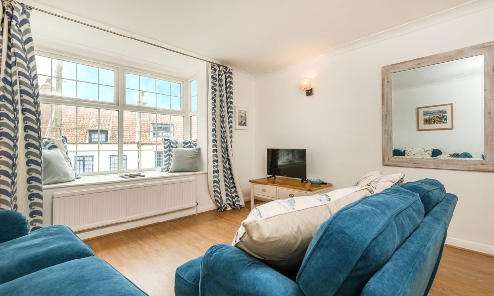Whitby holiday apartment in centre, Dog friendly cottage with garden Whitby, Whitby cottages with private parking.