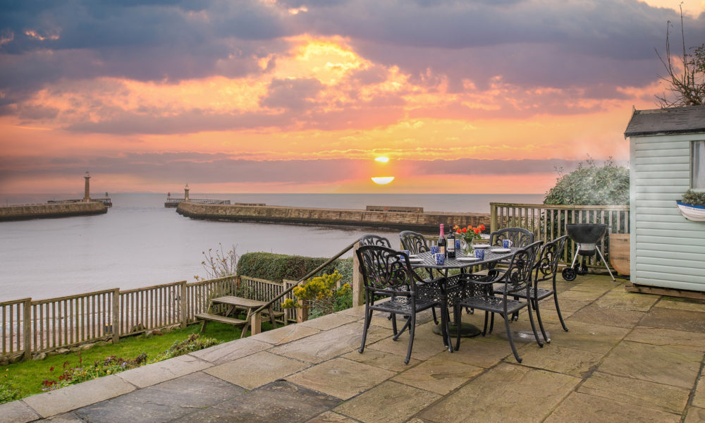 Kipper Cottage in Whitby - garden and patio area