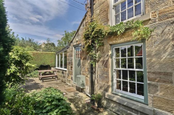 dog friendly cottage Sleights, holiday cottage with hot tub, holiday cottage with parking whitby