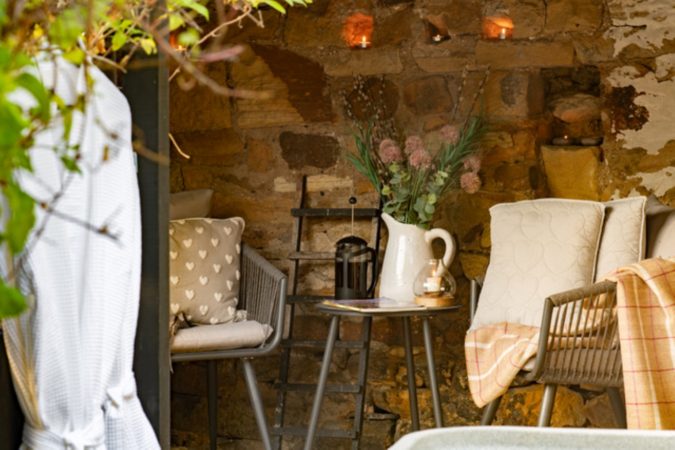 dog friendly cottage Sleights, holiday cottage with hot tub, holiday cottage with parking whitby