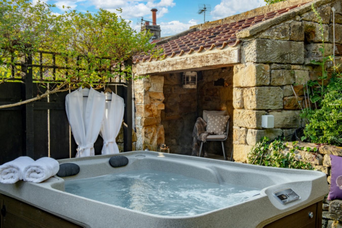 Holiday cottage with parking Whitby, holiday cottage with garden, cottage with EV Charger Sleights, Cottage with hot tub Whitby