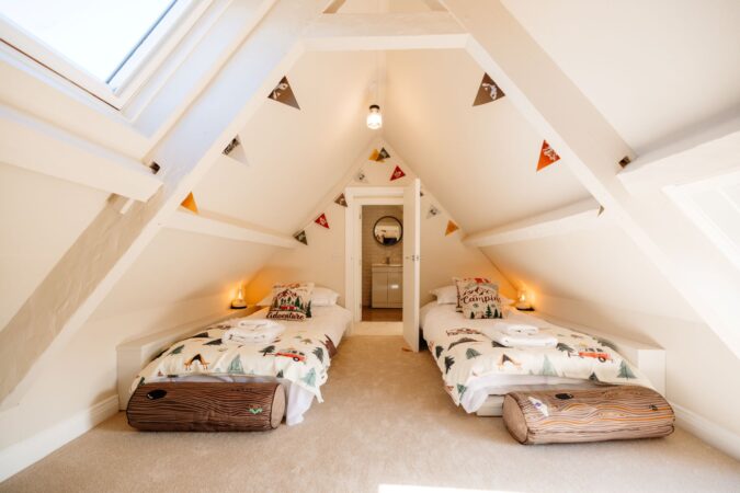 Bright twin bedroom perfect for children or friends at The Hideaway, Whitby