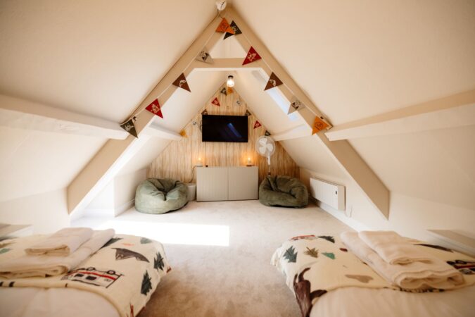 Bright twin bedroom perfect for children or friends at The Hideaway, Whitby